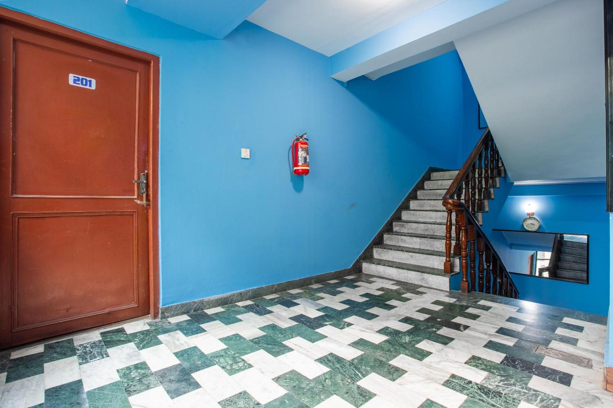 Oyo 808 Hotel Om Ganapati Pvt Ltd Катманду Екстер'єр фото
